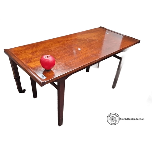 430 - A solid teak Mid-Century Modern  coffee table. Lovely piece.
MM: W92cm x H 45cm D 42cm