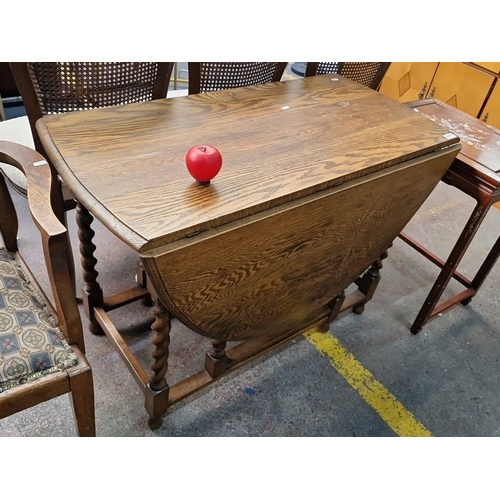 445 - A lovely example of a very early 20th century oak drop-leaf gateleg table,  featuring turned wood ba... 