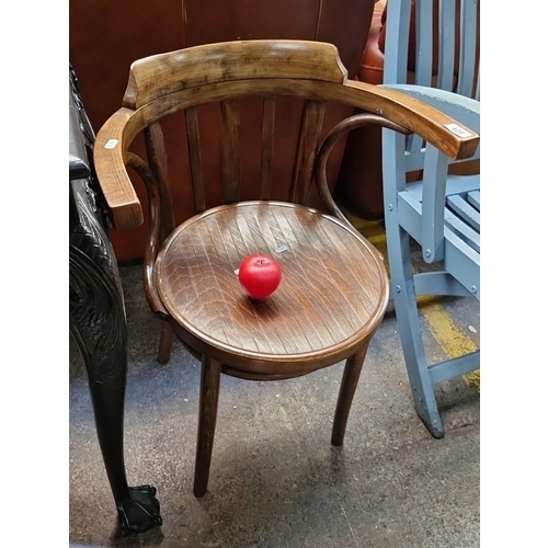 425 - A gorgeous early 20th century Bentwood chair.  Has an elegant curved design and grain to wood.