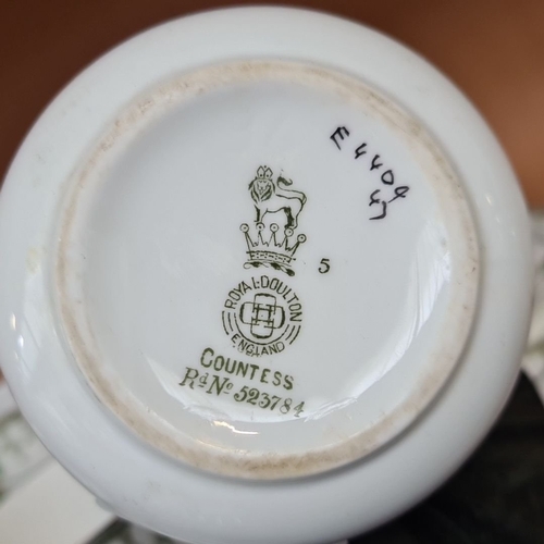 464 - A vintage Royal Doulton 