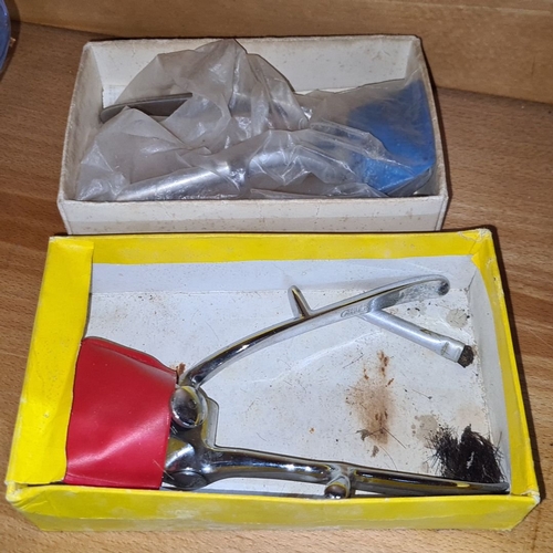 467 - A heavy glass bowl along with 2 vintage boxed razor tools, including 