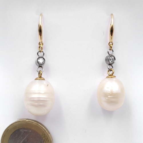 41 - Star Lot : A pair of diamond and akoya pearl earrings - suitable for pierced ears. Pearls - 1 cm. To... 