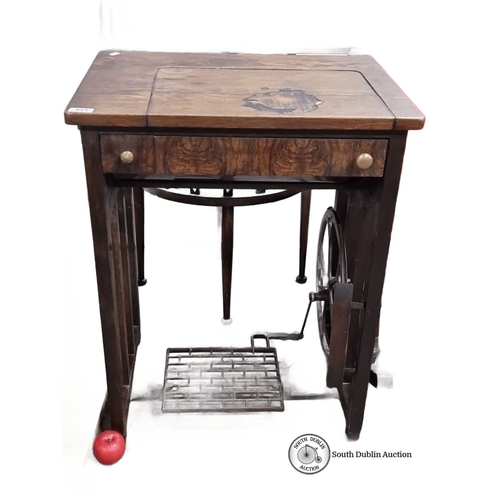 621 - Oak wood antique treadle sewing machine and table, approximately 30 inches high, 24 inches wide, 18 ... 