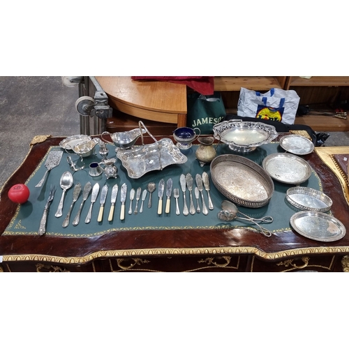 640 - Silver-plated flatware and serving collection by Viners of Sheffield, Alpha Plate, includes assorted... 