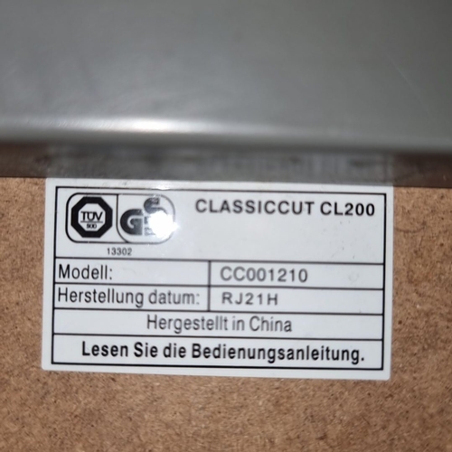 681 - GBC ClassicCut CL200 paper trimmer. Maximum capacity 15 sheets. Durable construction with precision ... 