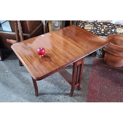 860 - Star lot : Mahogany drop-leaf table, approximately 30