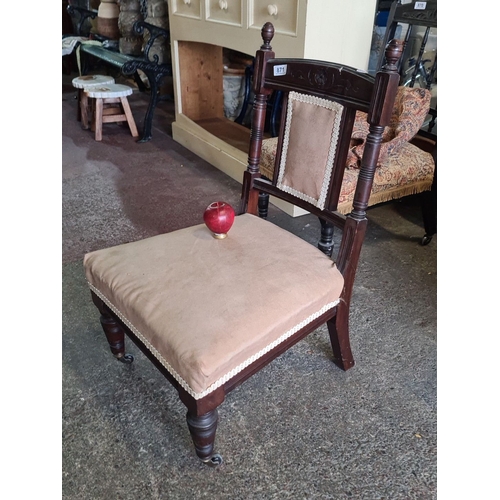 871 - Victorian mahogany chair with turned legs, upholstered seat, and back panel. Approximately 80 cm hig... 