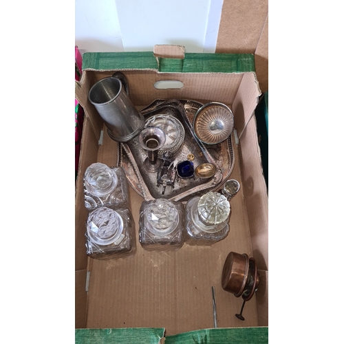 890 - Mixed lot of vintage tableware and barware including glass decanters, pewter tankard, assorted trays... 