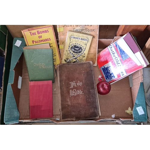 892 - Mixed lot of vintage books, including 