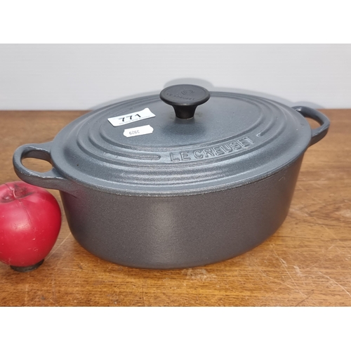 771 - A neatly sized Le Creuset cast iron lidded casserole dish. In great condition.