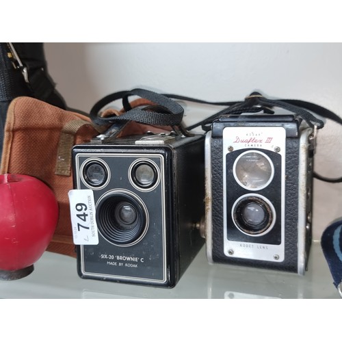 749 - Two vintage Kodak cameras including a six-20 'Brownie' C, and a Duaflex III camera with kodet lens. ... 