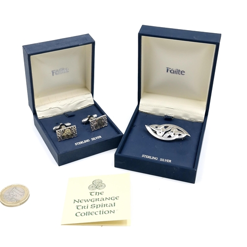 977 - A handsome pair of The Negrange Tribute- Spiral Collection Sterling Silver cufflinks and a Sterling ... 