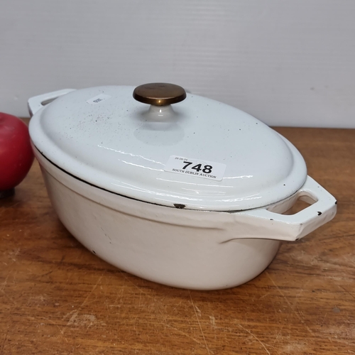 1178 - A very heavy cast iron 'Salter' Lidded Casserole dish. In a white shade and brass toned handle.
Prev... 