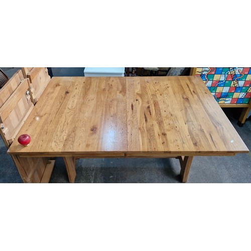 851 - Star lot : A gorgeous oak extendable dining table. This is a lovely piece in great condition. 

MM: ... 