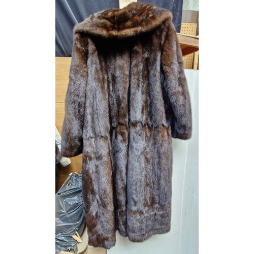 306 - A full length ladies mink fur longline coat. No size labels, approx. size L-XL. In lovely condition.