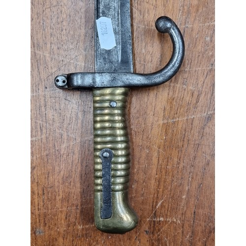 726 - A stunning French M1866 sword bayonet from the Chasspot and Gras Rifles. Features a ribbed brass hil... 