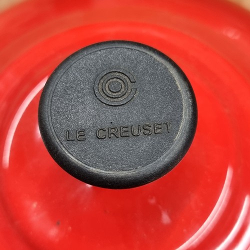 743 - A fantastic example of a Le Creuset stove tea pot in cerise red. In great condition. Similar model r... 