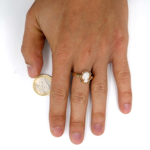 46 - A nine carat gold vintage cameo claw set ring. Size - T. Weight - 3.94 grams. Boxed.