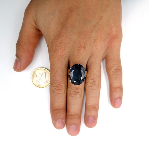 511 - A Natura Sapphire gemstone ring in claw set mount of Sterling Silver. Size - O. Weight - 9.4 grams. ... 