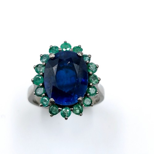 512 - Star Lot : A stunning natural Sapphire and Emerald Ring surround. Size - O. Weight - 5.72 grams.  Br... 