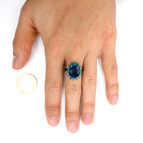 512 - Star Lot : A stunning natural Sapphire and Emerald Ring surround. Size - O. Weight - 5.72 grams.  Br... 