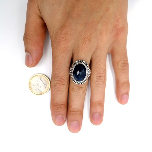 521 - A large cabachon sapphire stone set ring with dimple machine cut detailing set in sterling silver. S... 