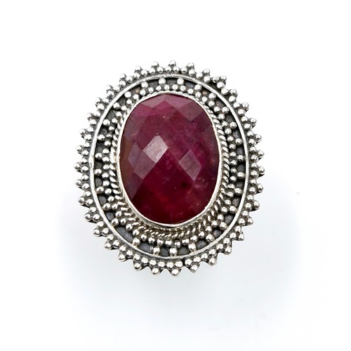 522 - An unusual ruby gemstone ring with inlaid machine cut detailing. Size - O. Weight - 11.42 grams.  Br... 