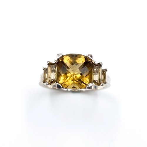 559 - A good example of a Cognac citrine stone ring with large central stone mounted in sterling silver. R... 