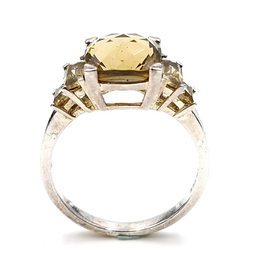 559 - A good example of a Cognac citrine stone ring with large central stone mounted in sterling silver. R... 