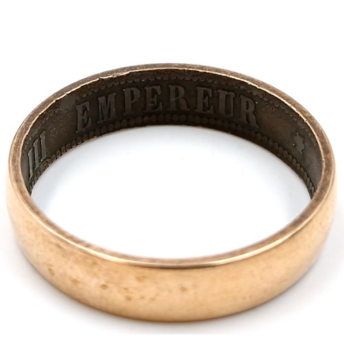 587 - An 1861 Napoleon empire ring stamped to band. Ring size - T. Weight - 2.86 grams. ring is gold plate... 