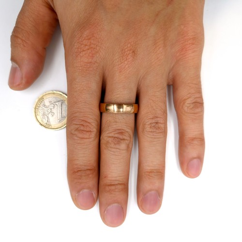 587 - An 1861 Napoleon empire ring stamped to band. Ring size - T. Weight - 2.86 grams. ring is gold plate... 