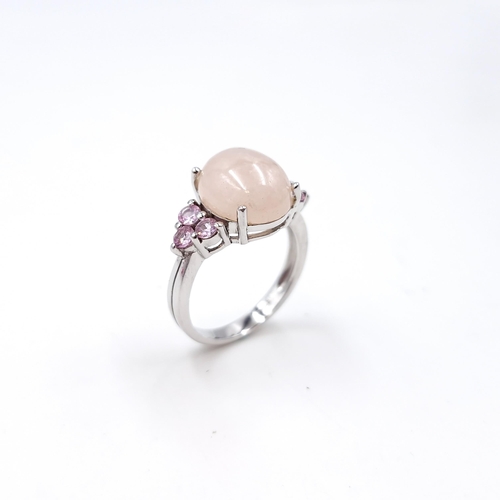 27 - A lovely pink rose quartz cabochon stone ring with gem set accents mounted in sterling silver. Size ... 