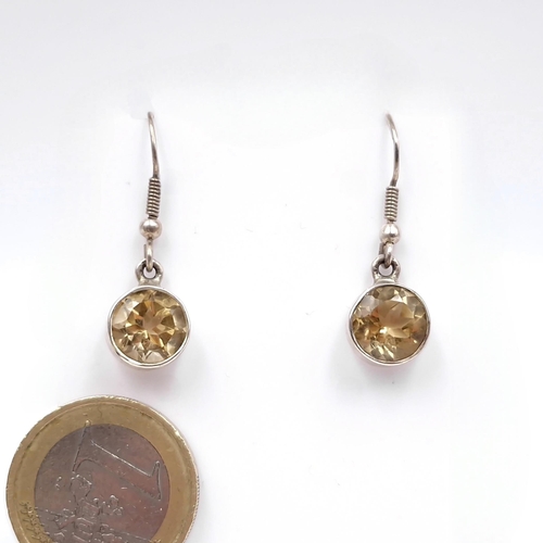 415 - A good pair of antique citrine stone sterling silver earrings - suitable for pierced ears (These wou... 