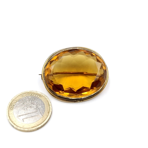 434 - A fine quality antique pinch beck mounted citrine stone brooch. Pin intact. Dimensions: 3.5 x 3 cms.... 