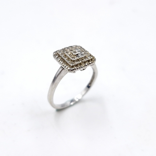 439 - Star Lot : A diamond tier raised square mounted ring set in nine carat gold. Marks rubbed. Size - K ... 