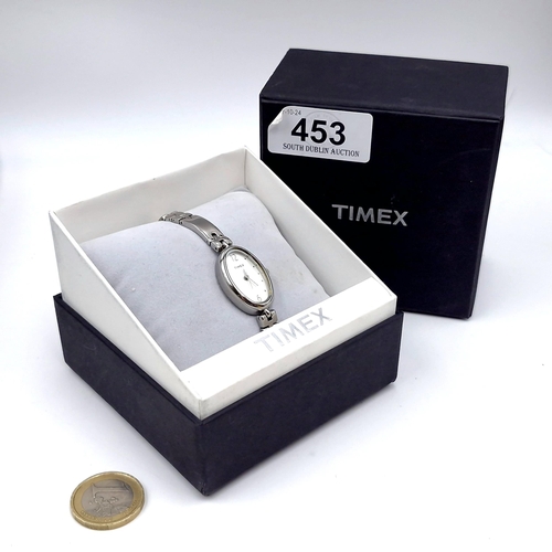 453 - A Timex ladies wristwatch with original bracelet in excellent condition. Contained in original Timex... 