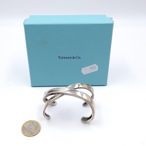 465 - Star Lot : An original heavy Tiffany & Co. crossover cuff bracelet. Weight - 46.6 grams. Comes with ... 