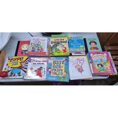 356 - A large box of Children's art books including David Hockney A History of Pictures, and 13 Artists Ch... 