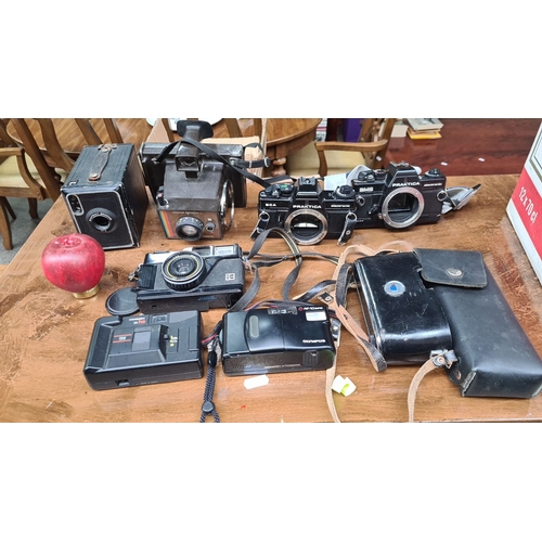 665 - Collection of vintage cameras including Kodak VR35, Praktica models, Hanimex 35 HS, Polaroid Color S... 