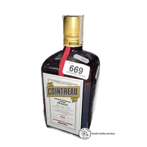 669 - 0.85L bottle of Cointreau Liqueur, produced in France. Approximately 40% alcohol by volume. Distinct... 