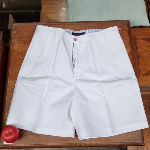 722 - White cotton shorts from Tommy Hilfiger, size 34. Dry cleaned