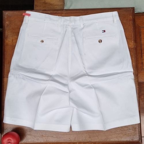 722 - White cotton shorts from Tommy Hilfiger, size 34. Dry cleaned