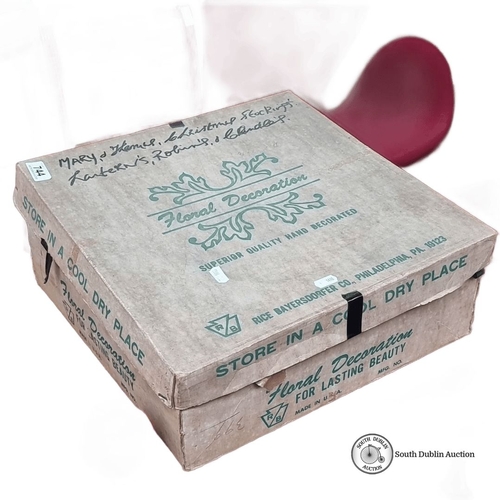 744 - Vintage Christmas decor box containing assorted ornaments and garlands with floral decoration motifs... 