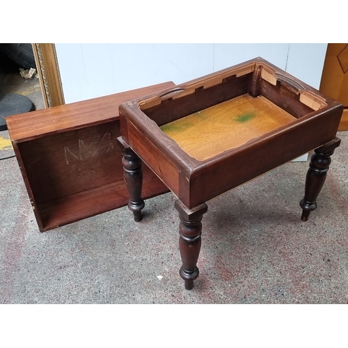 745 - Victorian mahogany table with turned legs and hidden storage compartment. Approximately 28 cm high, ... 