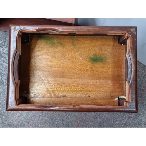 745 - Victorian mahogany table with turned legs and hidden storage compartment. Approximately 28 cm high, ... 
