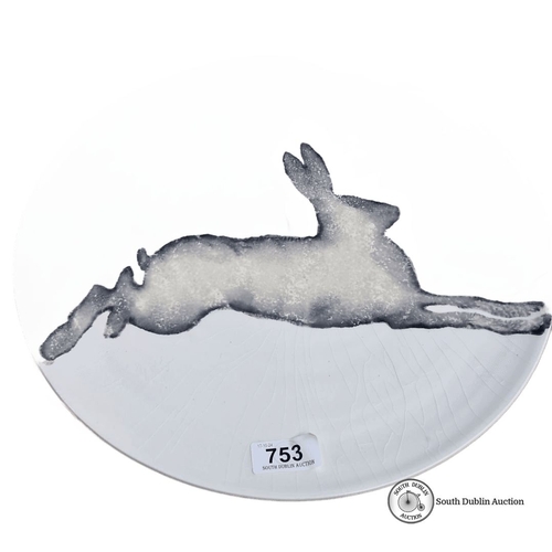 753 - Italian ceramic platter featuring a hare design. Diameter approximately 30 cm.