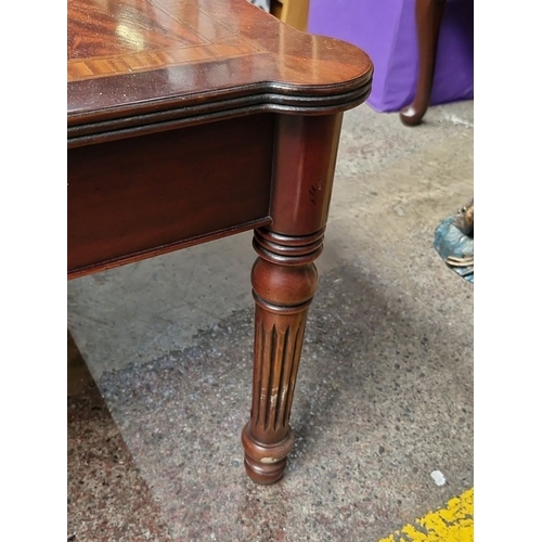 754 - A very large Victorian style red mahogany coffee table with drawer. Rich wood grain pattern, fluted ... 