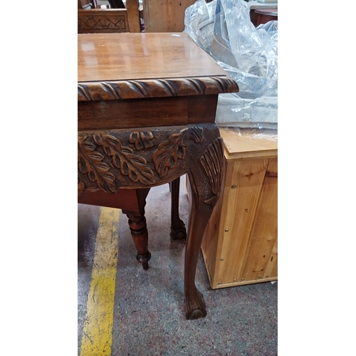 763 - Hand-carved wooden console table, featuring intricate leaf motifs and cabriole legs. Approximately 4... 