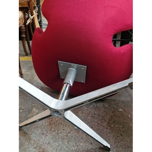 770 - Star Lot : A super Swan chair after Arne Jacobsen for Fritz Hansen with a chrome four-star base. App... 