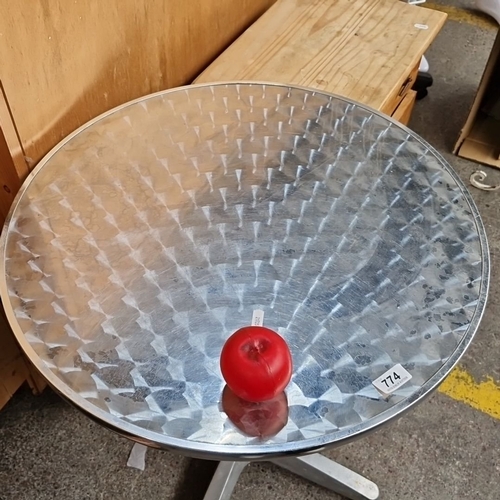 774 - Aluminum patio table with textured round top and sturdy pedestal base. Approximately 70 cm diameter,... 